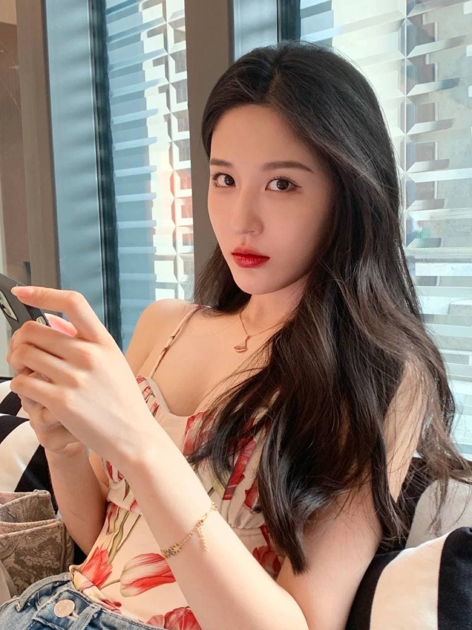 日韓AV無(wú)碼一區(qū)二區(qū)三區(qū)不卡毛片