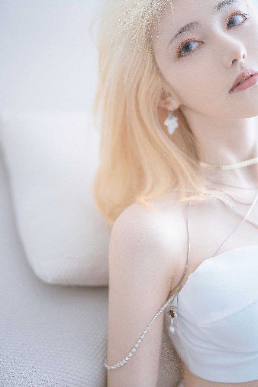 亞洲AV怡紅院影院怡春院