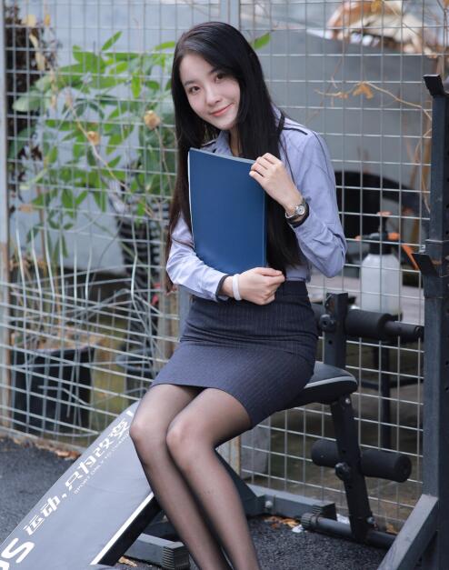 美女赤裸裸奶頭裸露不遮擋的視頻